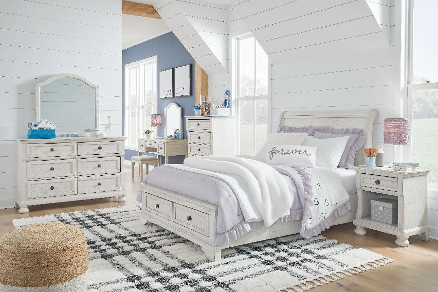 Image of Robbinsdale - 10 Pc. - Dresser, Mirror, Chest, Full Sleigh Storage Bed, 2 Nightstands, Vanity Set - Antique White