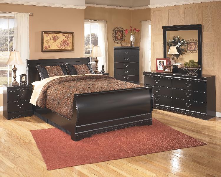 Image of Huey Vineyard - 7 Pc. - Dresser, Mirror, Full Sleigh Bed, 2 Nightstands - Black