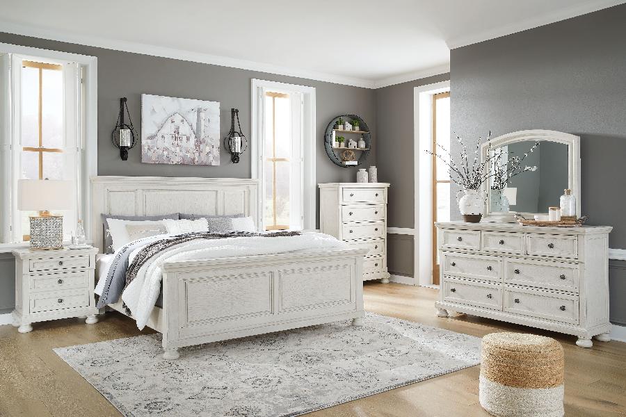 Image of Robbinsdale - 8 Pc. - Dresser, Mirror, Chest, Queen Panel Bed, 2 Nightstands - Antique White
