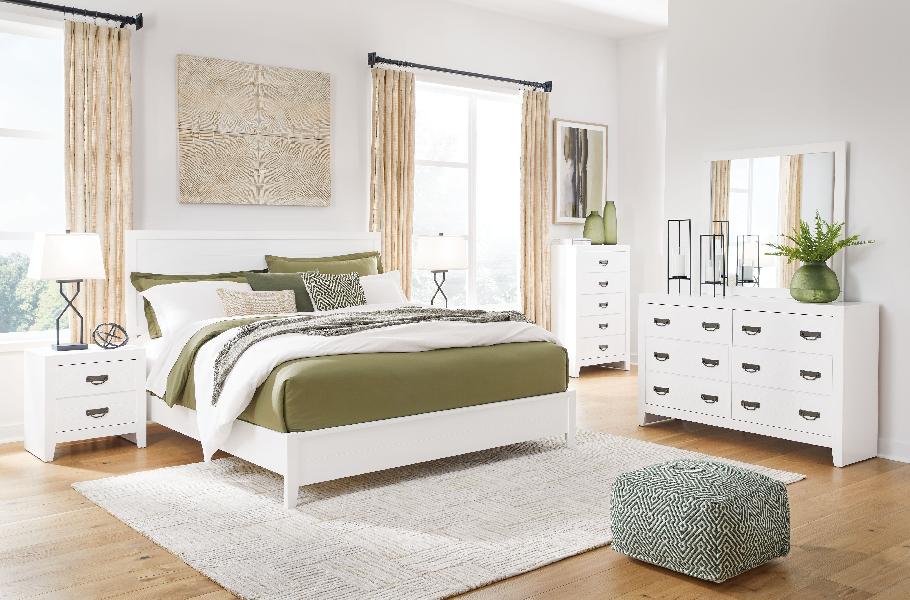 Image of Binterglen - 7 Pc. - Dresser, Mirror, Chest, California King Panel Bed, 2 Nightstands - White