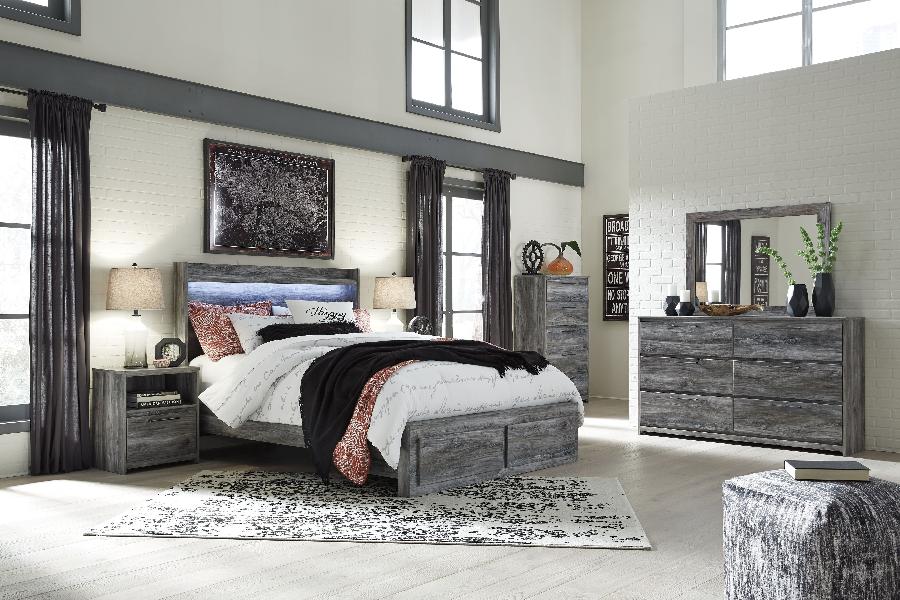 Image of Baystorm - 7 Pc. - Dresser, Mirror, Chest, King Panel Bed with 2 Storage Drawers - Gray
