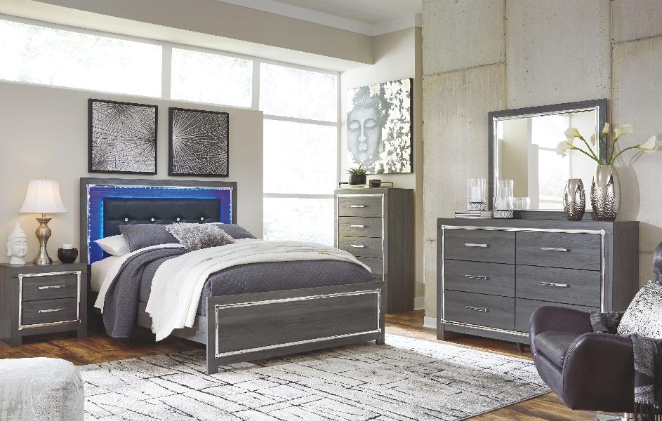 Image of Lodanna - 8 Pc. - Dresser, Mirror, Chest, Queen Panel Bed, 2 Nightstands - Gray