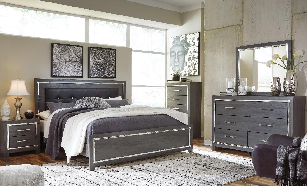 Image of Lodanna - 8 Pc. - Dresser, Mirror, Chest, King Panel Bed, 2 Nightstands - Gray