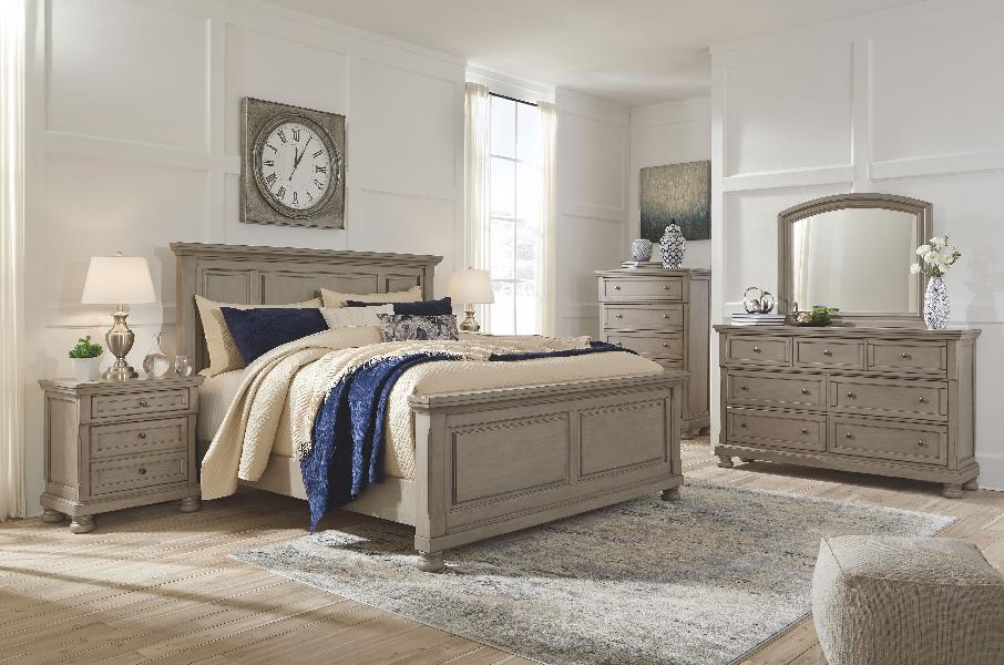 Image of Lettner - 8 Pc. - Dresser, Mirror, Chest, California King Panel Bed, 2 Nightstands - Light Gray