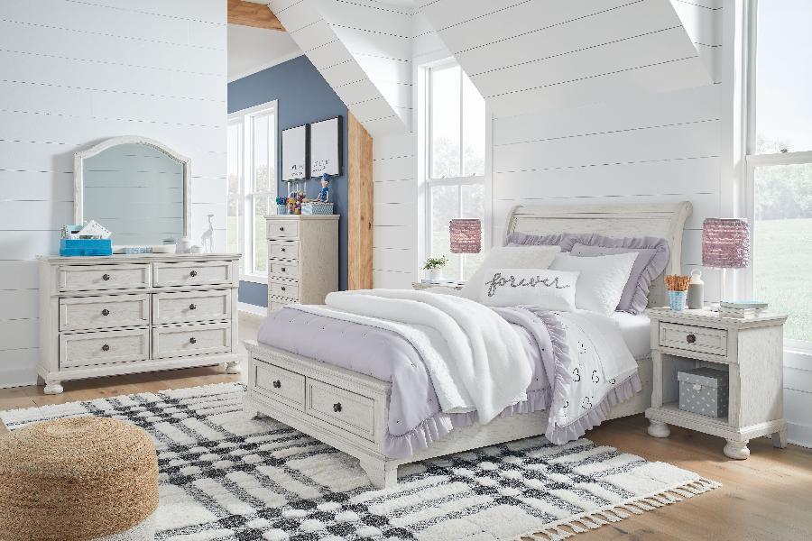 Image of Robbinsdale - 7 Pc. - Dresser, Mirror, Full Sleigh Storage Bed, 2 Nightstands - Antique White