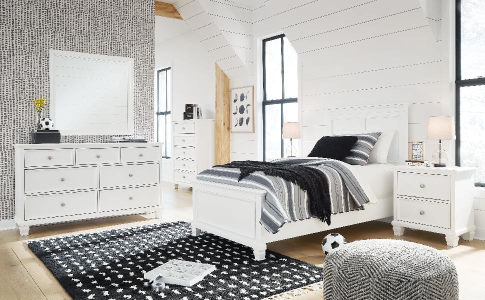 Image of Fortman - 6 Pc. - Dresser, Mirror, Chest, Full Panel Bed - White